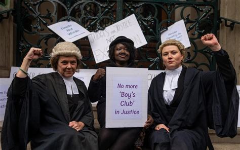 Garrick Club takes first step to admitting women members .